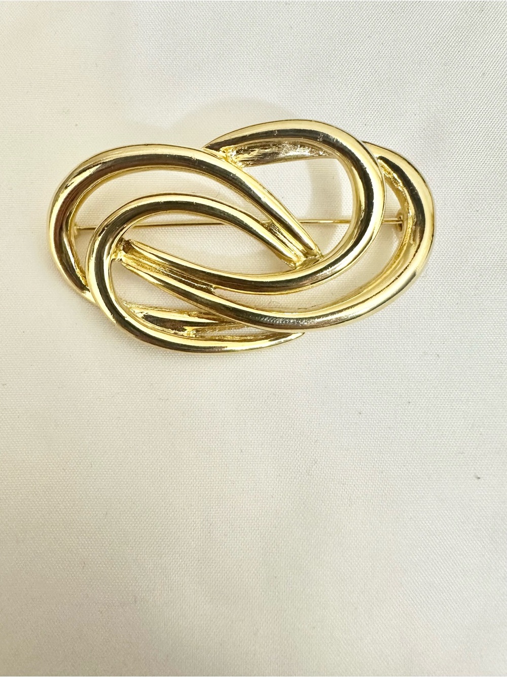 Elegant Vintage Gold Plated Knot Brooch